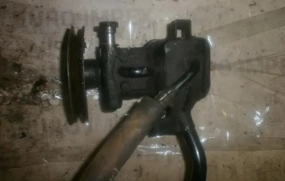 Isuzu Trooper Power steering pump 894450411