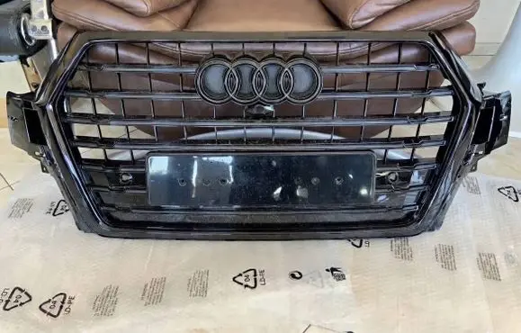 Audi Q7 4M Front bumper upper radiator grill 4M0853651L 4M0853651B 4M0853651C