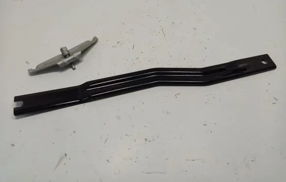 BMW X1 E84 Battery bracket 7584733 61217584733 61217631587