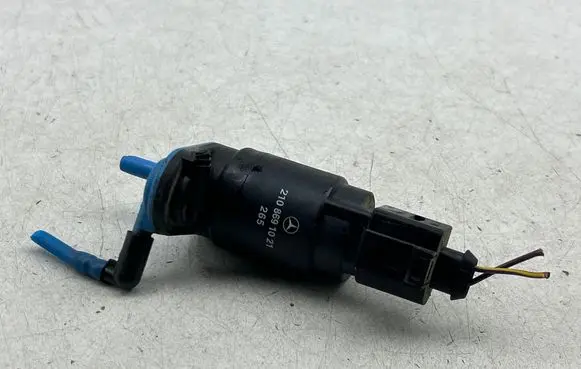 Mercedes-Benz A W169 Windscreen/windshield washer pump 2108691021