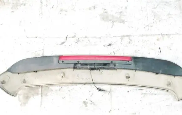 Tailgate/trunk spoiler