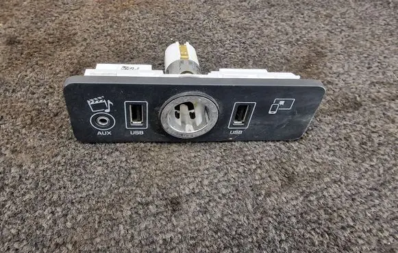 Land Rover Range Rover Sport L494 USB socket connector CPLA19C166AC