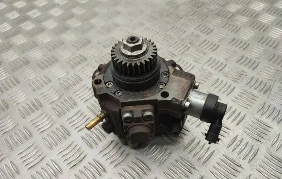 Opel Vivaro Fuel injection high pressure pump 8200690744 0445010170
