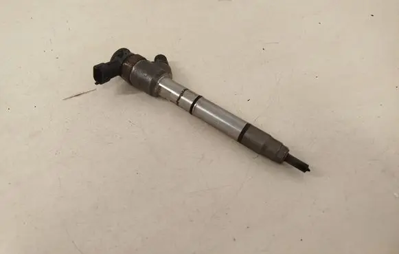 Hyundai Tucson TL Fuel injector 338002A610
