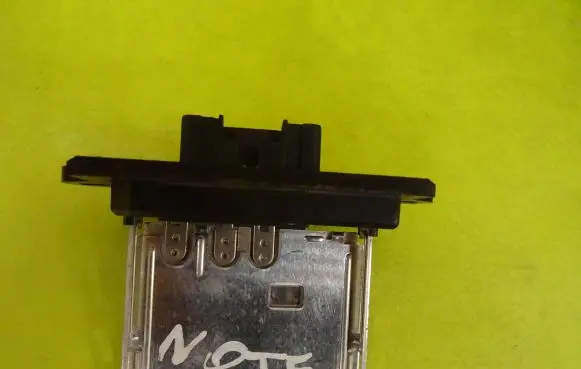 Nissan Note (E11) Heater blower motor/fan resistor