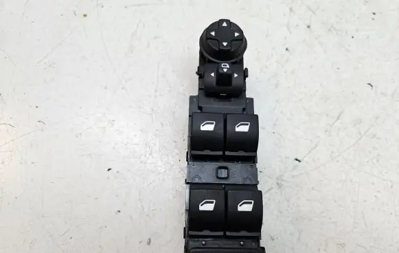 Citroen C5 Aircross Electric window control switch 98319761ZD