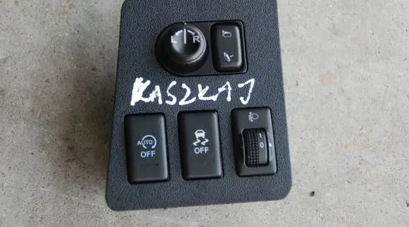 Nissan Qashqai Tailgate/trunk/boot open switch 131KM