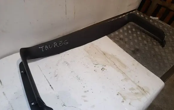 Volkswagen Touareg II Other trunk/boot trim element 7P6867603
