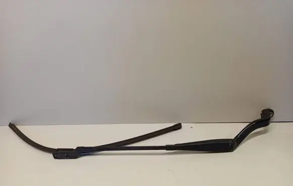 Front wiper blade arm