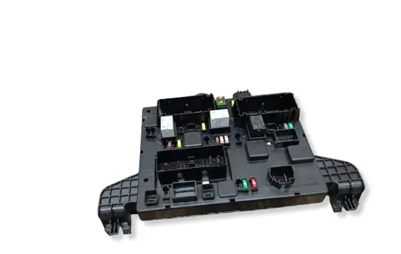 Opel Zafira C Fuse module 365927271 20957185 1103900000