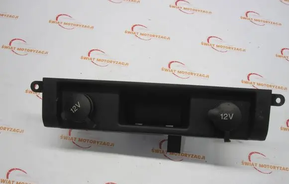 Land Rover Discovery 3 - LR3 Cigarette lighter front FB0500630