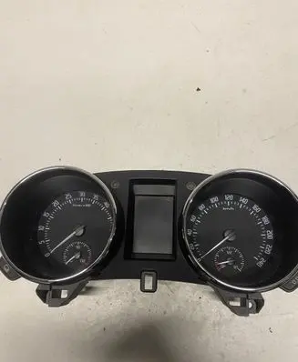 Skoda Yeti (5L) Speedometer (instrument cluster) 5L0920800H A2C53296334 A2C53296335