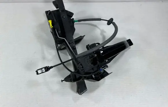 Ford Kuga II Loading door lock 