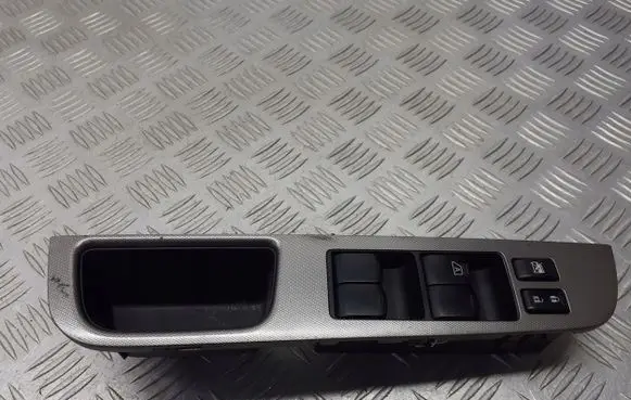 Nissan Tiida C11 Electric window control switch 80961EL11A