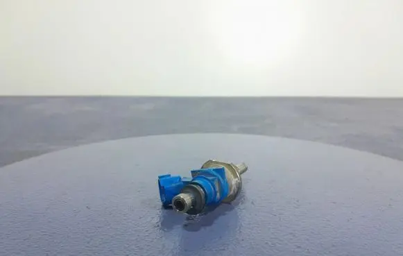 Mazda 6 Fuel injector E7T20271