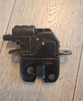 Renault Megane III Tailgate lock latch 846300005R 4050716C