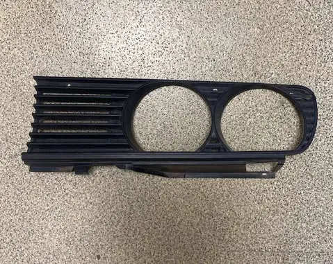 BMW 3 E30 Under headlight/headlamp trim 18760920