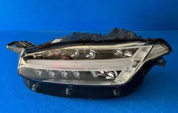 Volvo XC90 Headlight/headlamp 32228688