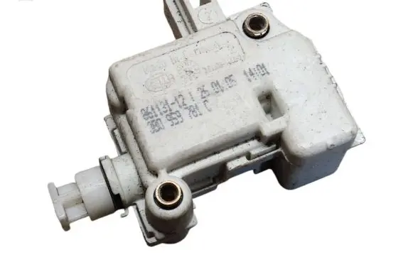 Volkswagen Polo Tailgate boot lock/latch motor 3B0959781C