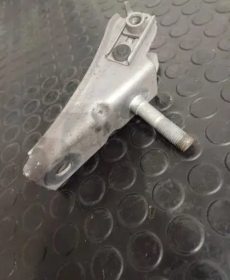 BMW 7 F01 F02 F03 F04 Engine mounting bracket