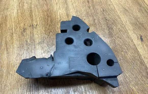 Volkswagen Touareg II Fender foam support/seal 7P6864238B