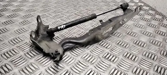 Engine bonnet/hood hinges