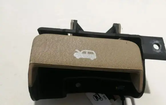 Engine bonnet (hood) release handle