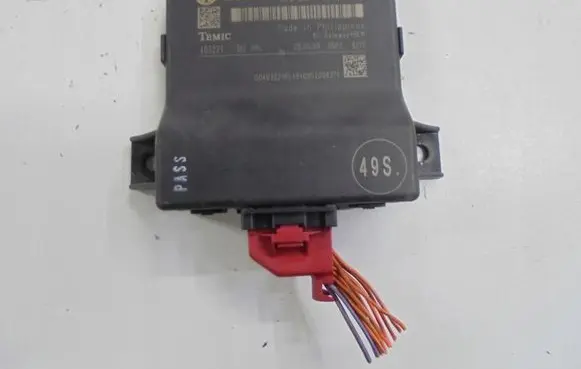 Audi A4 S4 B8 8K Gateway control module 8T0907468R