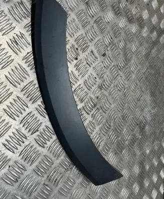 Rear fender molding trim