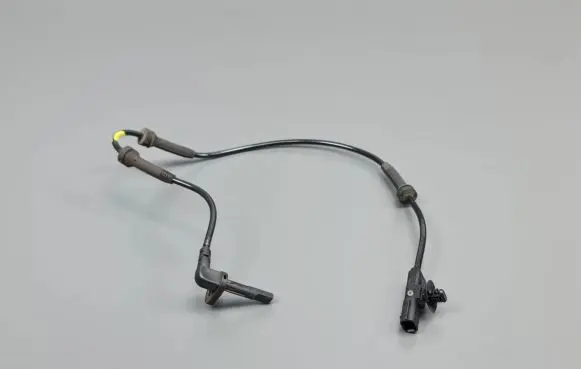 Dacia Sandero II ABS brake wheel speed sensor 10071155973 479104225R