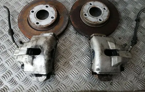 Ford Mondeo MK II Front brake caliper 