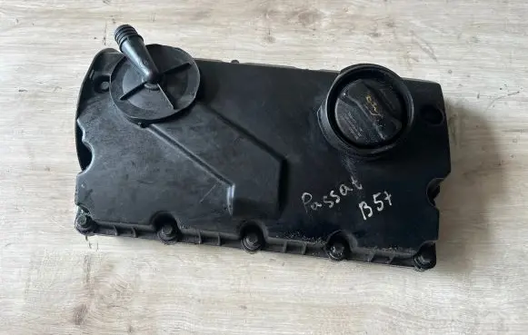 Volkswagen PASSAT B5.5 Rocker cam cover 038103469