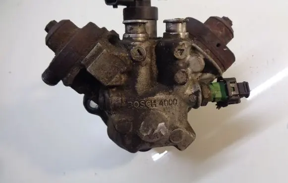 Volvo S60 Fuel injection high pressure pump 31272896 0445010618