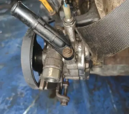 Mazda 323 Power steering pump