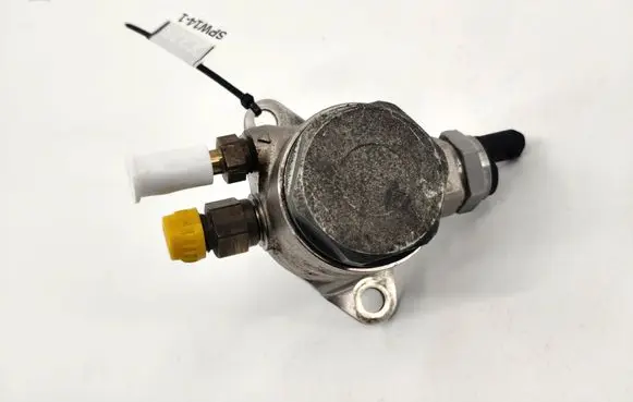 Volkswagen Scirocco Fuel injection high pressure pump 03C127026M HFS03431H