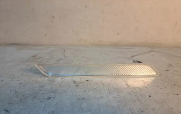 BMW X6 M Front reflector 7187088