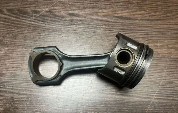 Mercedes-Benz Vito Viano W639 Piston 6460300717 6460300020