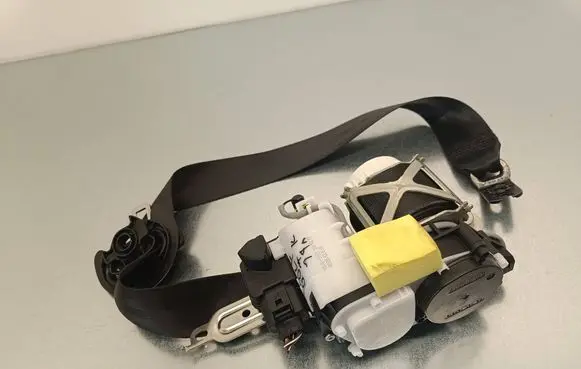 Volkswagen Golf VII Front seatbelt 34027306