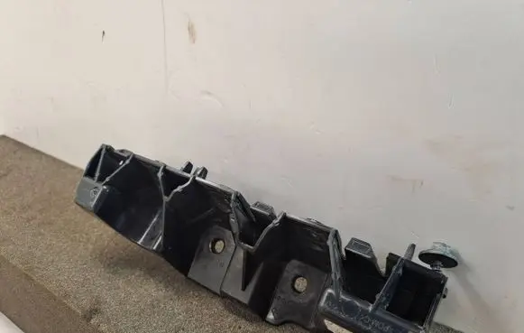 Dacia Sandero III Front bumper mounting bracket 622231356R