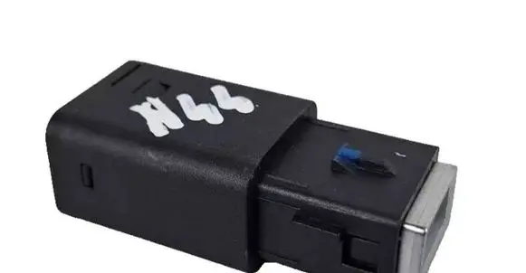 Peugeot 2008 II USB socket connector 98217039DX