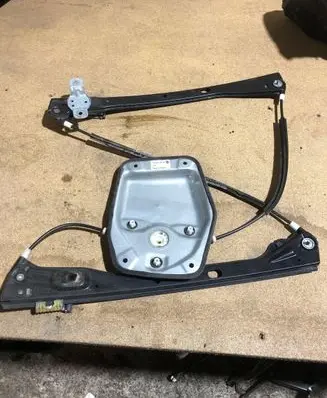 Volkswagen Jetta V Front door window regulator with motor 1K5837461B