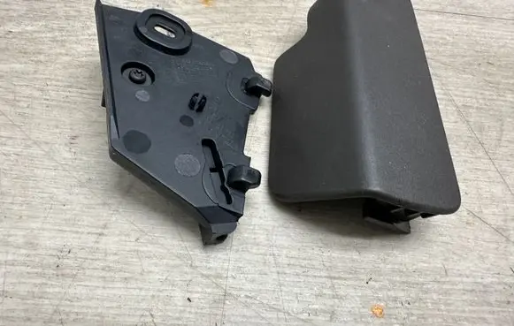 Volkswagen Touareg II Engine bonnet (hood) release handle 7P0823633 4L1823533