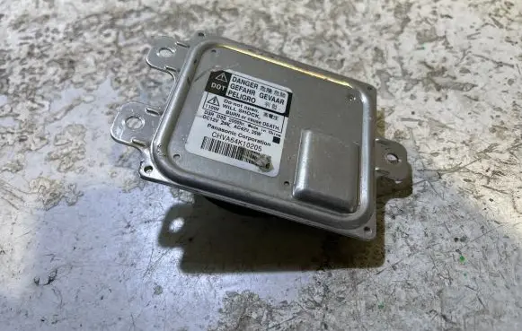 Dodge Challenger Headlight ballast module Xenon CHVA64K10205