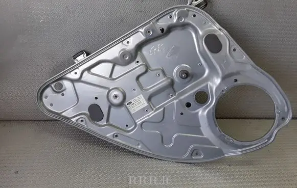 Rear door manual window regulator