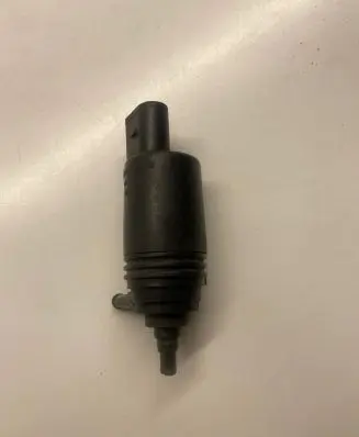 BMW 5 E60 E61 Headlight washer pump 8377612