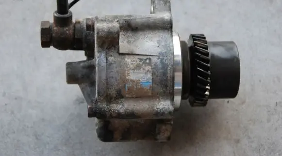 Toyota Land Cruiser (J150) Vacuum pump