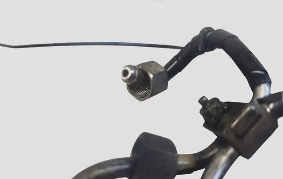Jaguar XF X250 Fuel injector supply line/pipe