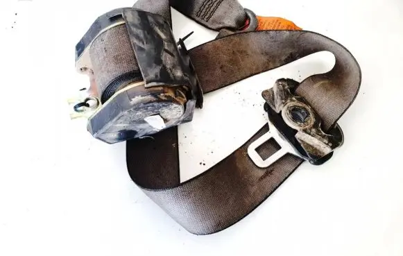 BMW 5 E39 Rear seatbelt 566172601