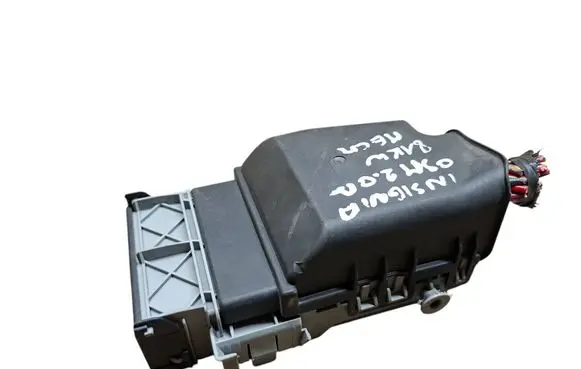 Opel Insignia A Fuse module 13222786