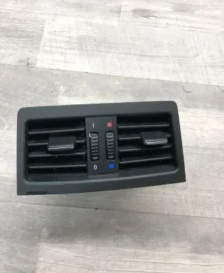 Rear air vent grill